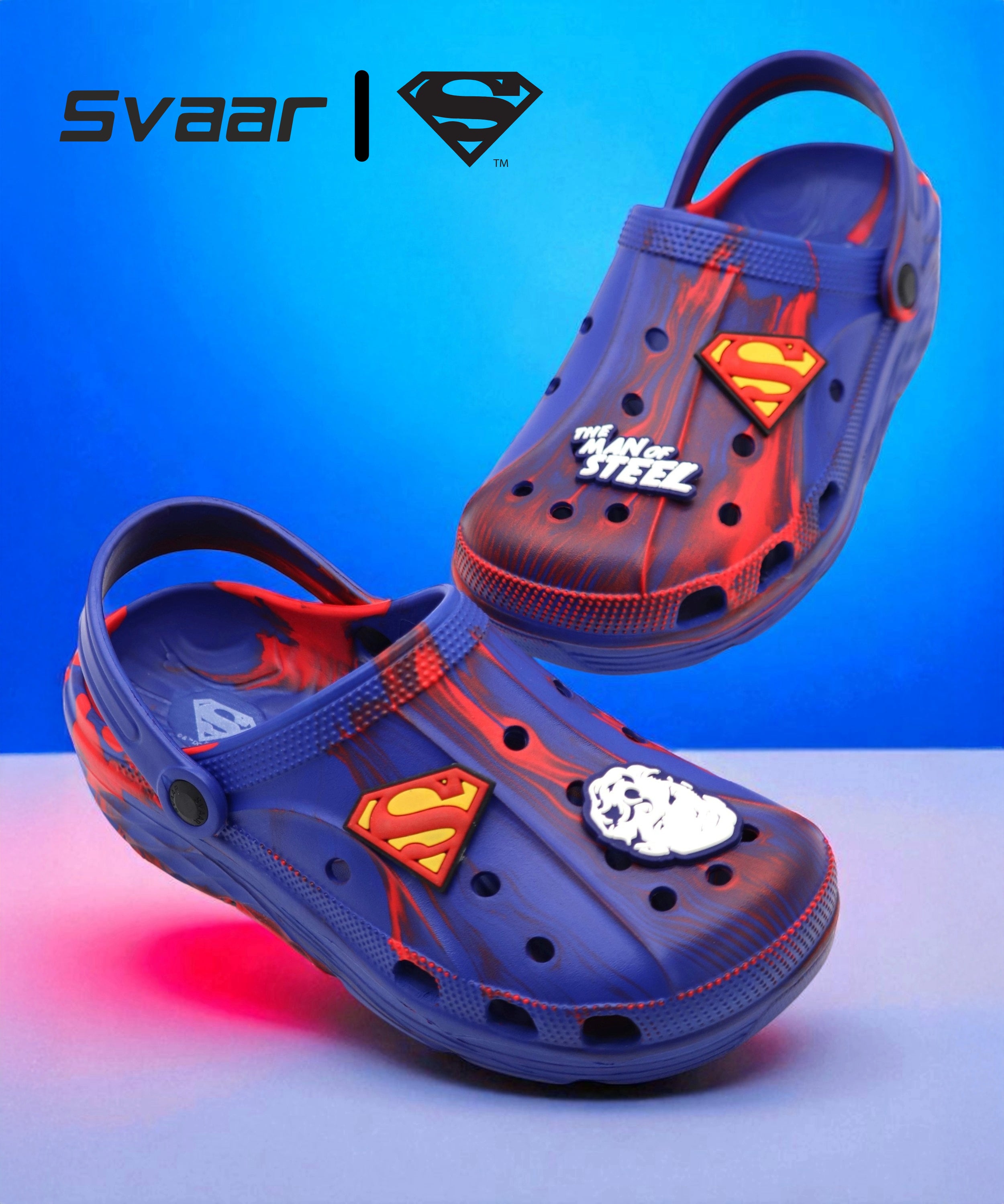 SVAAR x Superma Men's Marble-Effect Clogs – Includes Authentic Superman Charms & Adjustable Back Strap (Blue)
